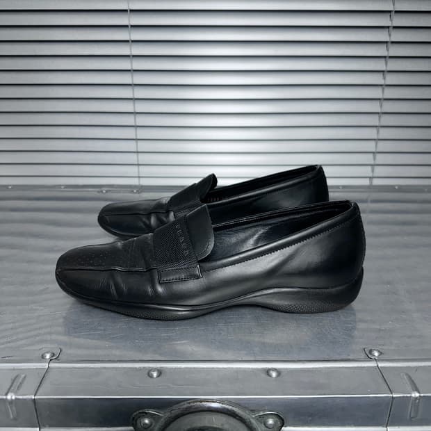 00s 블랙 프라다 스포츠 스퀘어토 로퍼