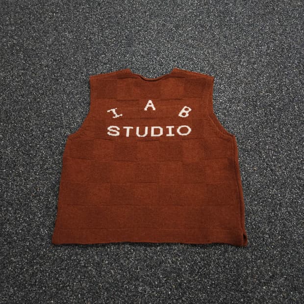 아이앱스튜디오 X 던전 밥 빅로고 크롭 니트 베스트 (M)