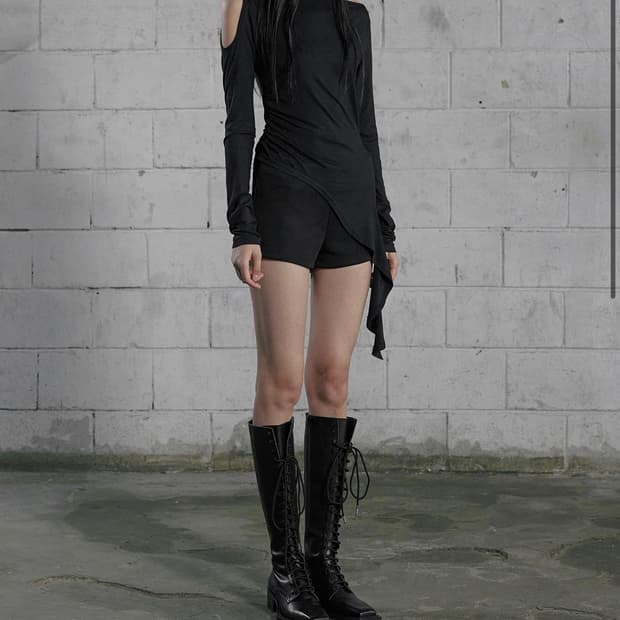 보헤미안서울 드레이프 오프숄더 탑