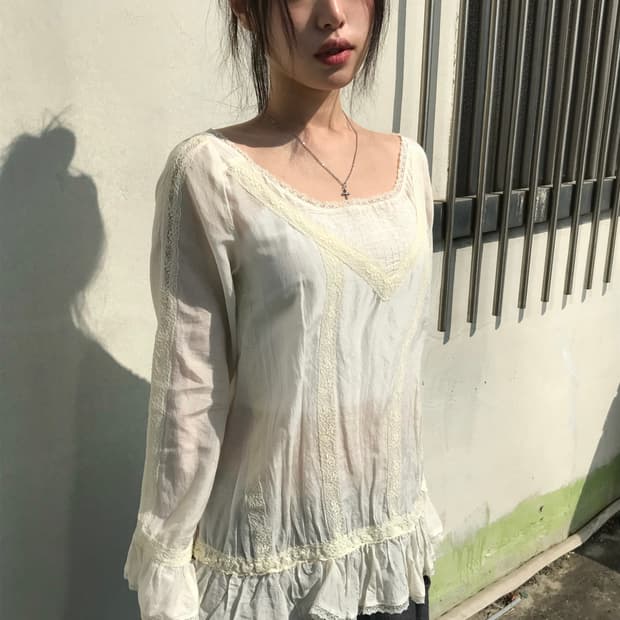 아이보리 로맨틱 레이스 블라우스