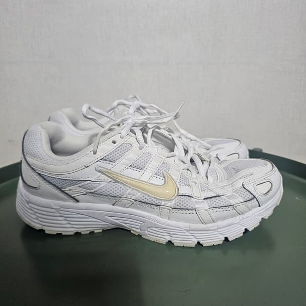 245나이키 P-6000 화이트 운동화