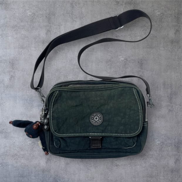 키플링 Kipling 네이비 미니 플랩 크로스백