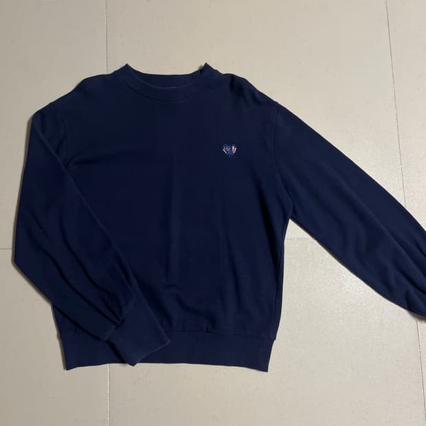 럭키슈에뜨 자수포인트 네이비 맨투맨