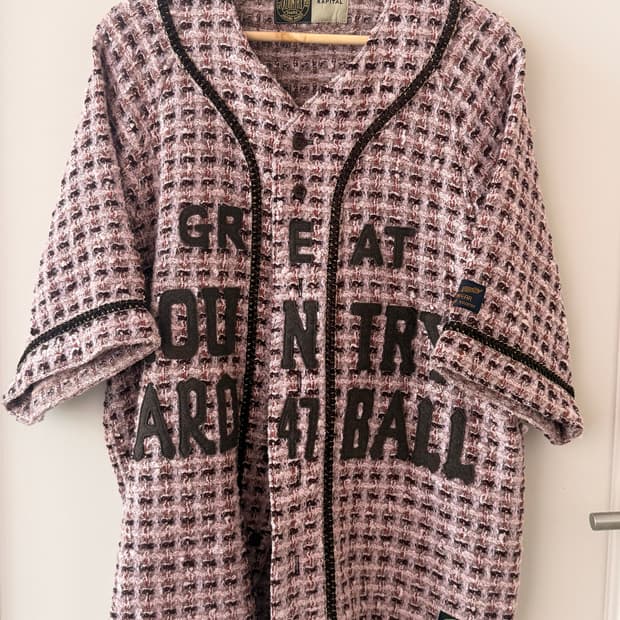  캐피탈(Kapital) 브랜드의 팬시 트위드 그레이트 컨트리 베이스볼 