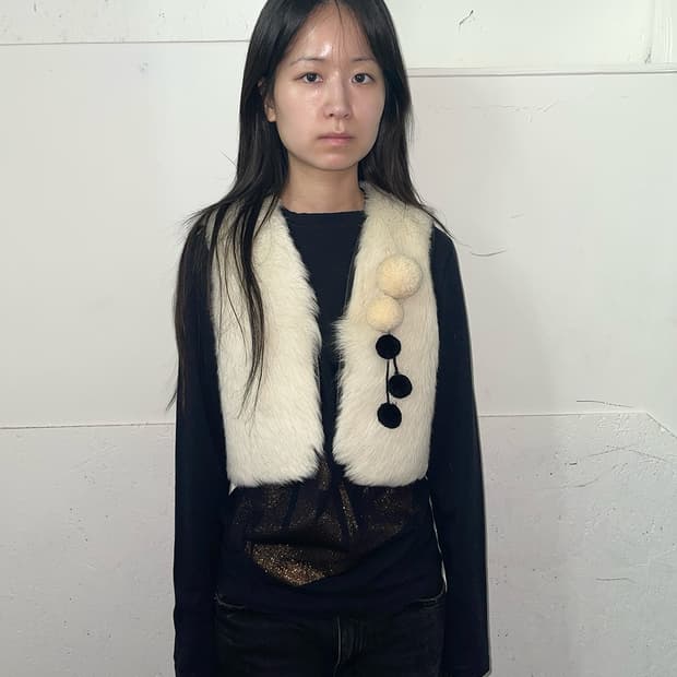 소피아 코코살라키 폼폼 디테일 램스킨 퍼 베스트