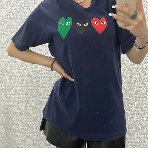 꼼데가르송 올드스쿨 스트릿 키치 트리플하트 반팔티 L C13632