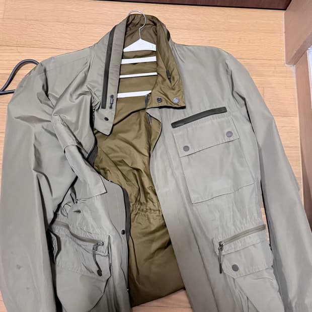 띠어리 바람막이 팝니다