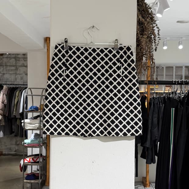 잔프랑코 페레 블랙 라티스 패턴 A라인 미니스커트