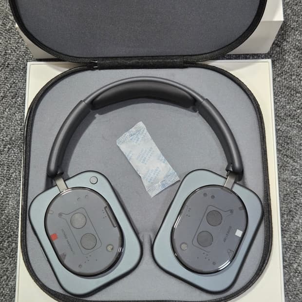 낫싱 블루투스 헤드폰 1