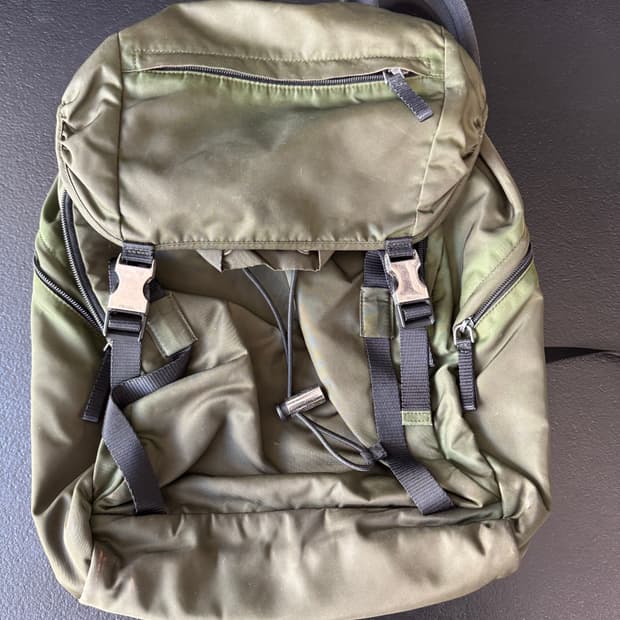 프라다포코노백팩(정품)