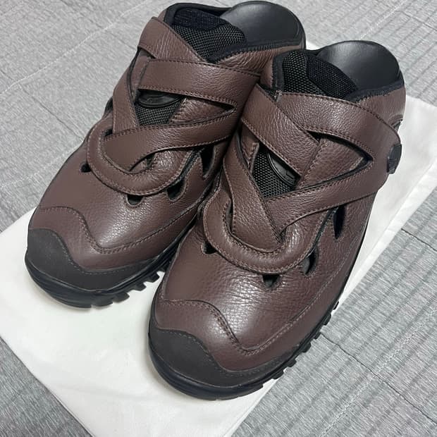 [43] 키코 코스타디노브 웨식스 사보 뮬 브라운