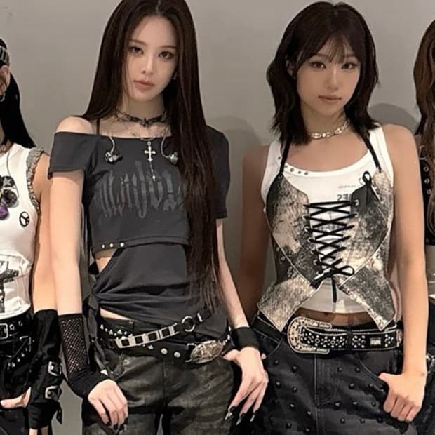 Liberalnews BLAVKNESS HALTERNECK logotee