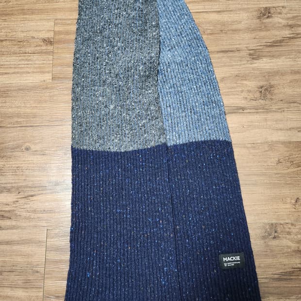 로버트맥키 도네갈 머플러(1회착용)