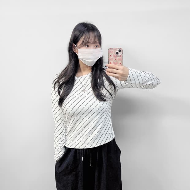 마뗑킴 로고 플레이 롱슬리브 화이트