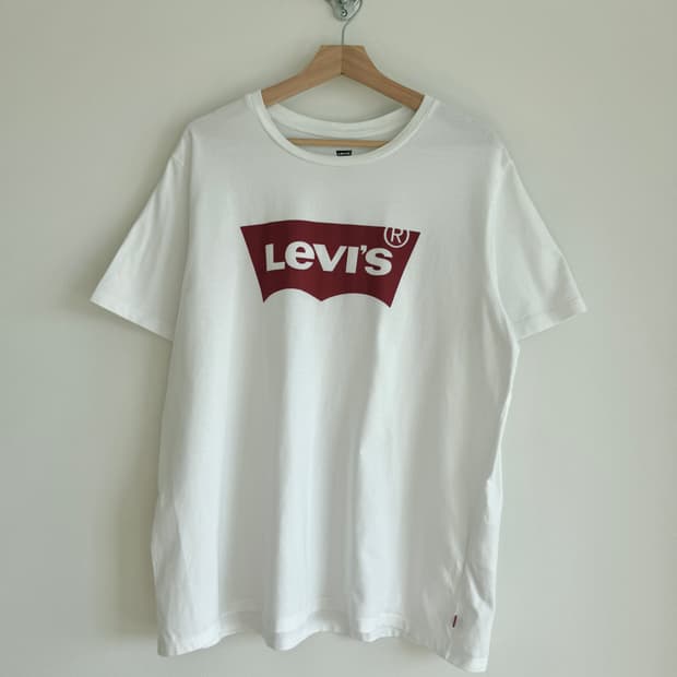 리바이스(Levi's) 로고 반팔 티셔츠