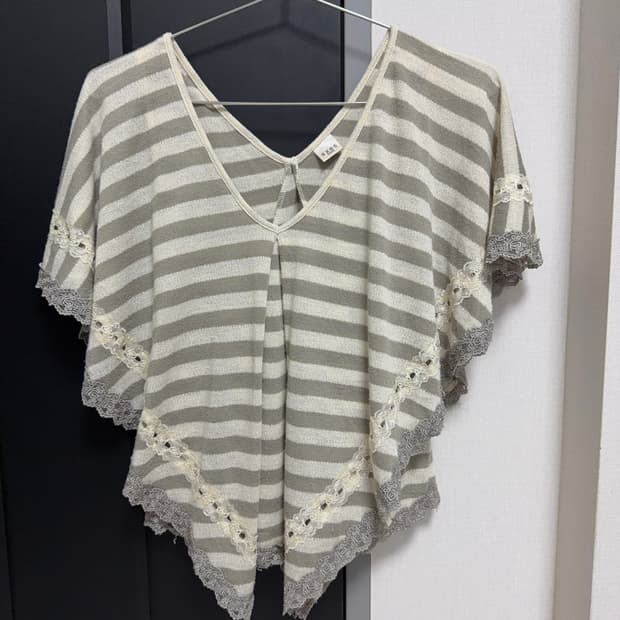 엑시즈팜 모리걸 레이어드 판초 니트