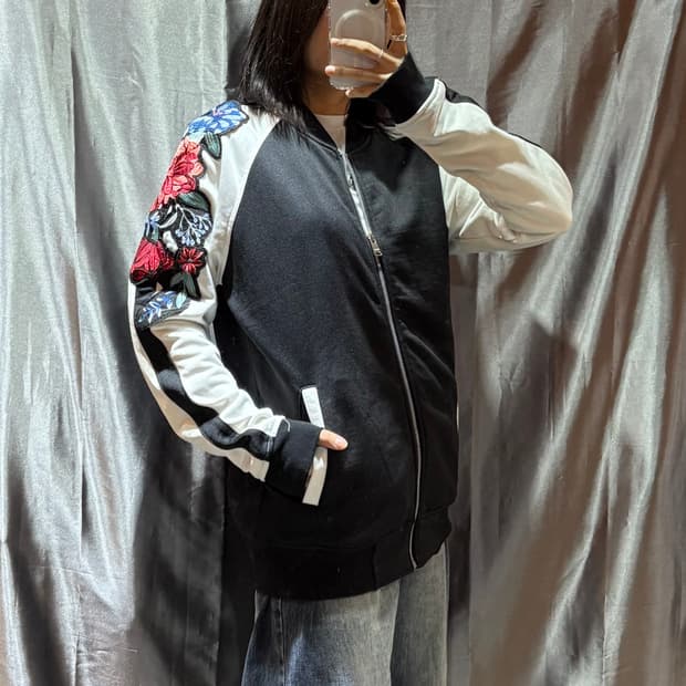 L 에비수 사이드 플라워 자수 배색 스카잔