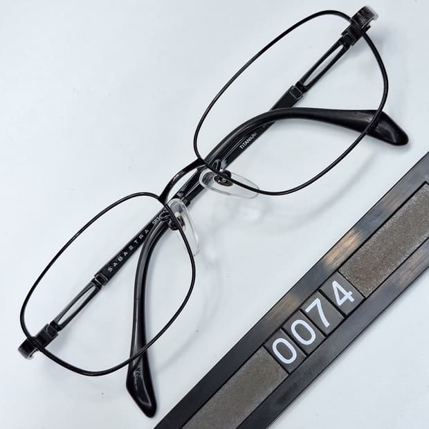 일본 하우스브랜드 Mild Flex FNT-4304N 티타늄 반무테 안경