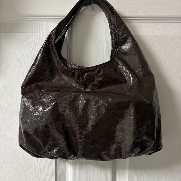 아모멘토 브라운 타이백 셔링 토트백 새제품