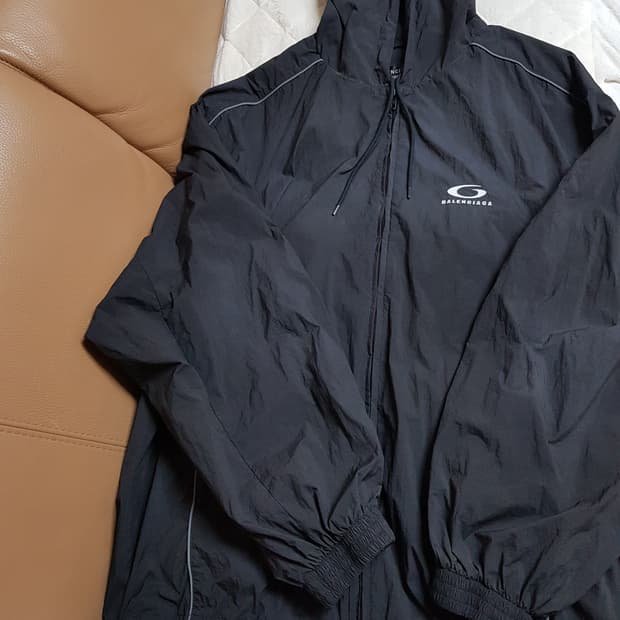 발렌시아가 루프 스포츠 아이콘 트랙 자켓 페이디드 블랙