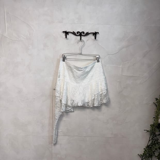 White floral lace unbalanced skirt