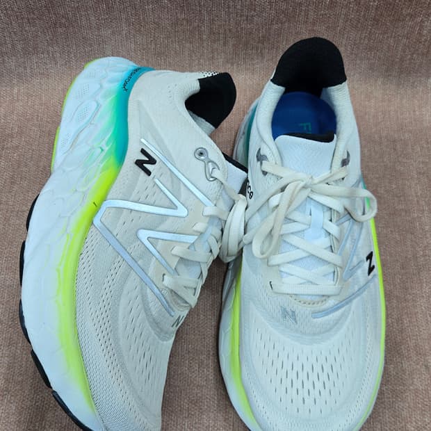뉴발란스 270mm-  프레쉬폼x 모어 V4