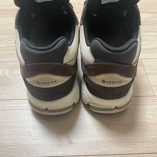 뉴발란스 2002r 고어텍스