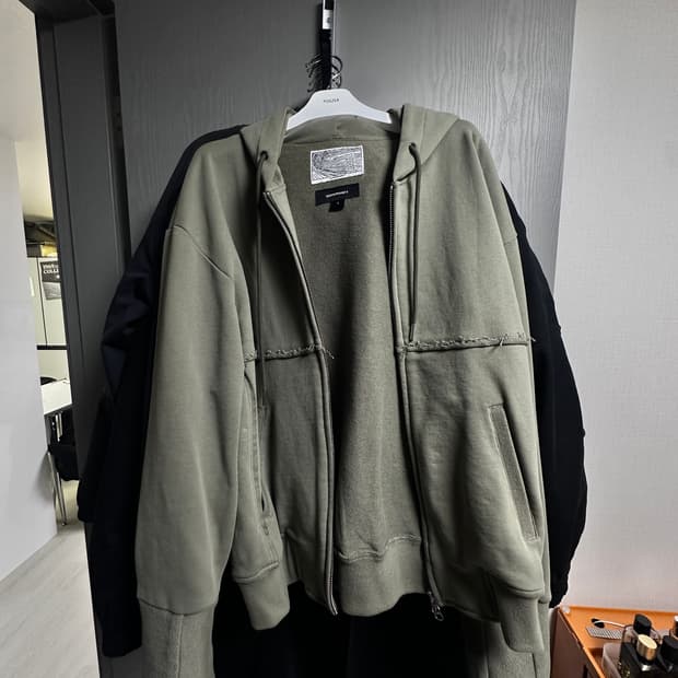 999휴머니티 후드집업 올리브