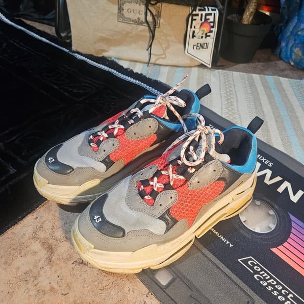 BALENCIAGA Triple S 멀티컬러 스니커즈