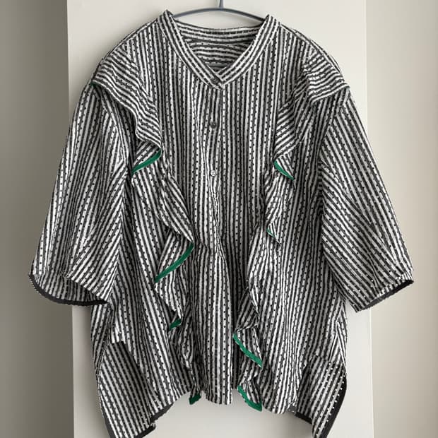 [SYSTEM] 시스템 스트라이프 러플 펀칭 블라우스 82(66)