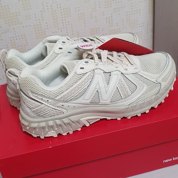 뉴발란스 410v5 트레일 베이지 235사이즈 판매