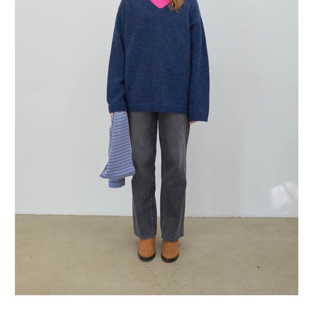 온무드 Over V-neck sweater -deep blue
