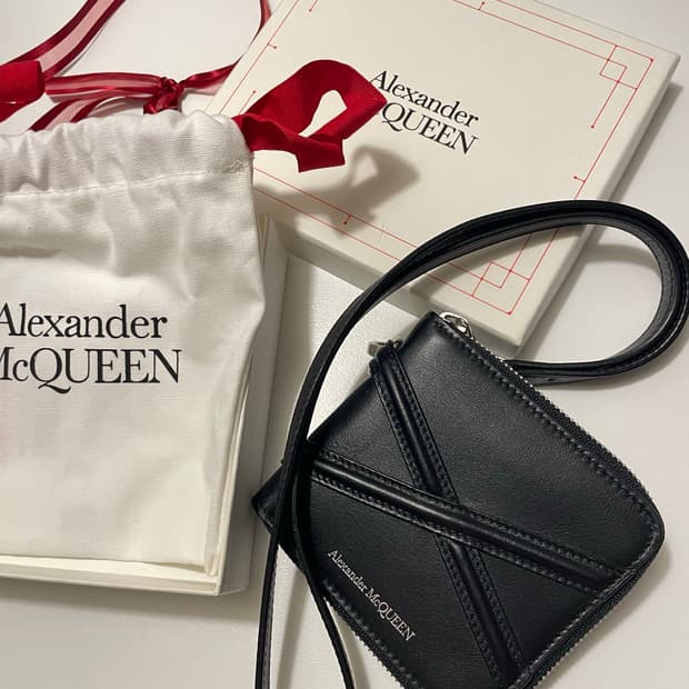 알렉산더맥퀸 지갑