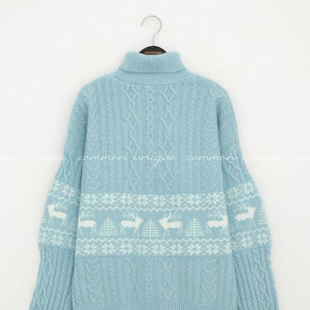 (김소은 착용)노르딕 폴라넥 니트 스카이블루