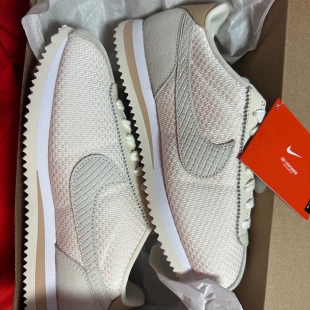 (W) 나이키 코르테즈 펄 화이트 페일 아이보리