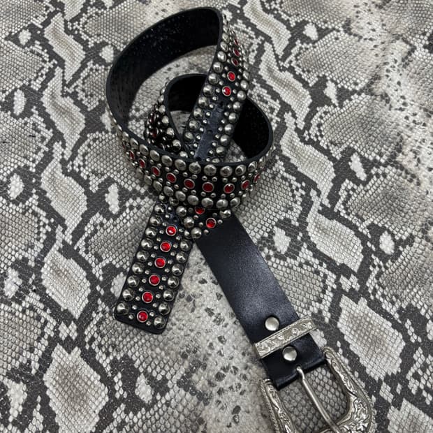 [ACC]Red Cubic&Stud Detail Belt