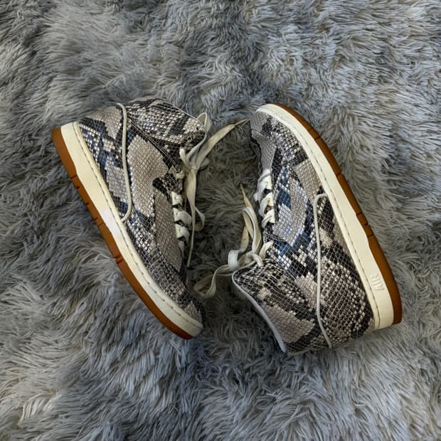 나이키 에어 파이썬 스네이크 
