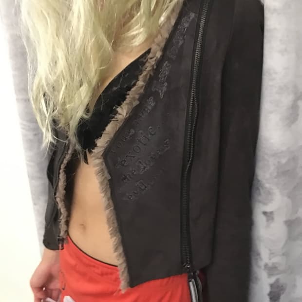 Brown trimming jacket