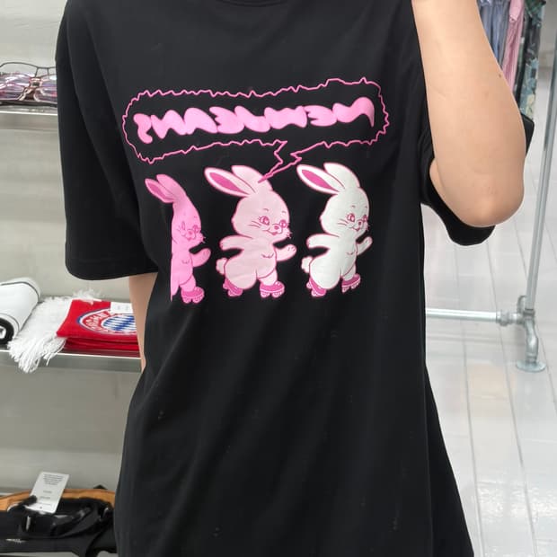 뉴진스 반팔 티셔츠 블랙