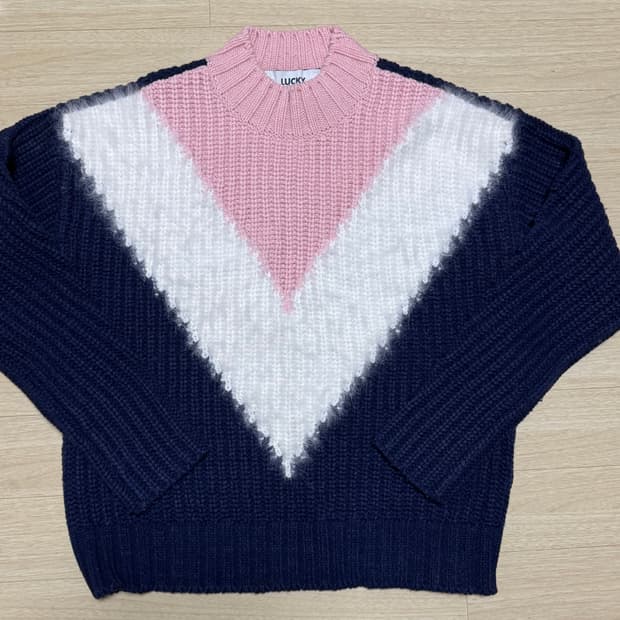 럭키슈에뜨 니트 스웨터