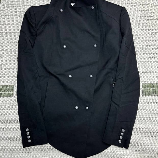 헬무트 랭 블랙 울 하이넥 더블 브레스티드 크롭 재킷