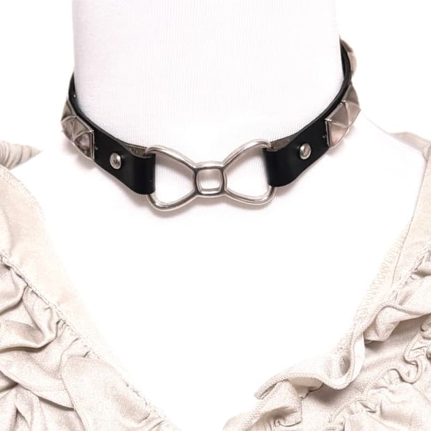 (이체시에눌) 용용 착용 제품 리본 포인트 징 디테일 블랙 초커