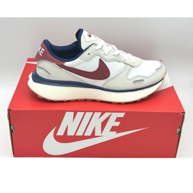 나이키 피닉스 와플 새상품 판매합니다