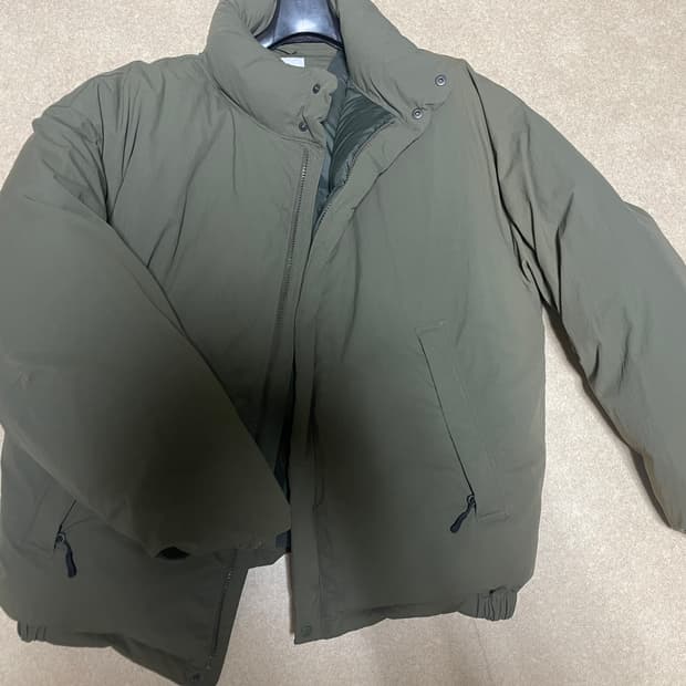 듀테로 구스다운 자켓 카키