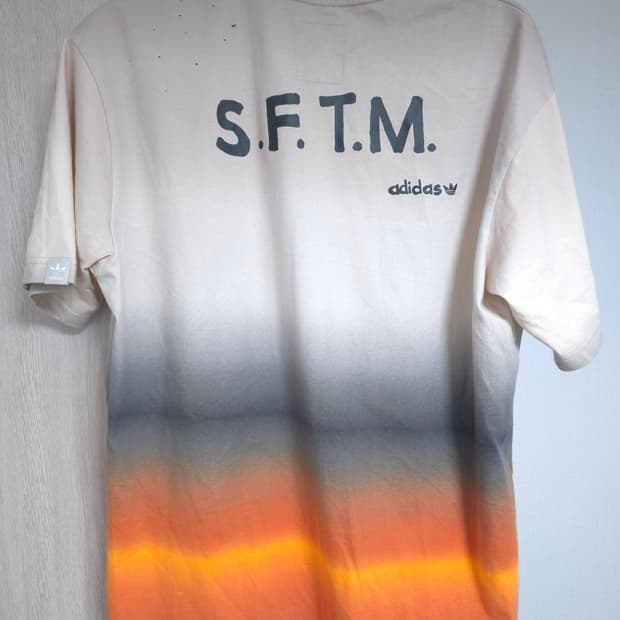 아디다스 x  SFTM 송포더뮤트 콜라보 반팔티 M