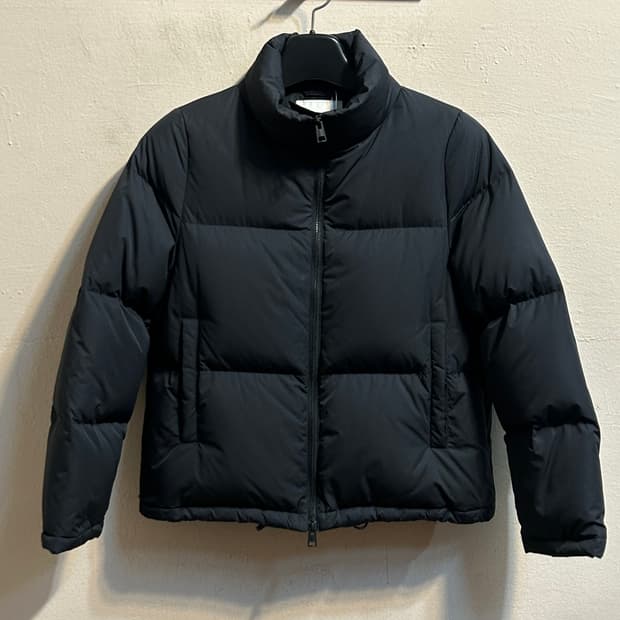 코스 블랙 숏 패딩