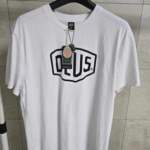 데우스 반팔 XXL 새상품