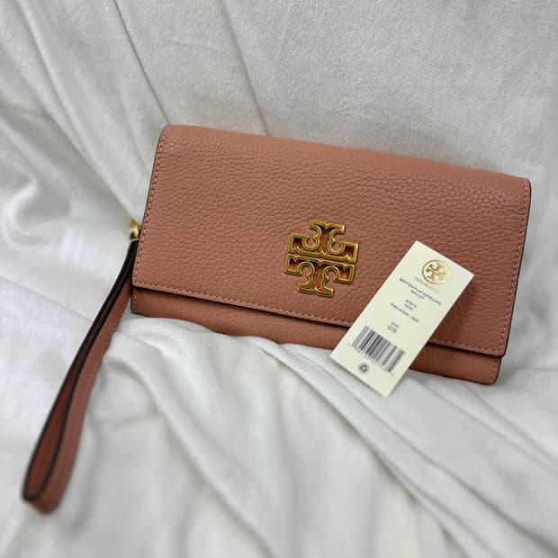 (OS) 토리버치 브리튼 엔벤로프 장지갑 인디핑크