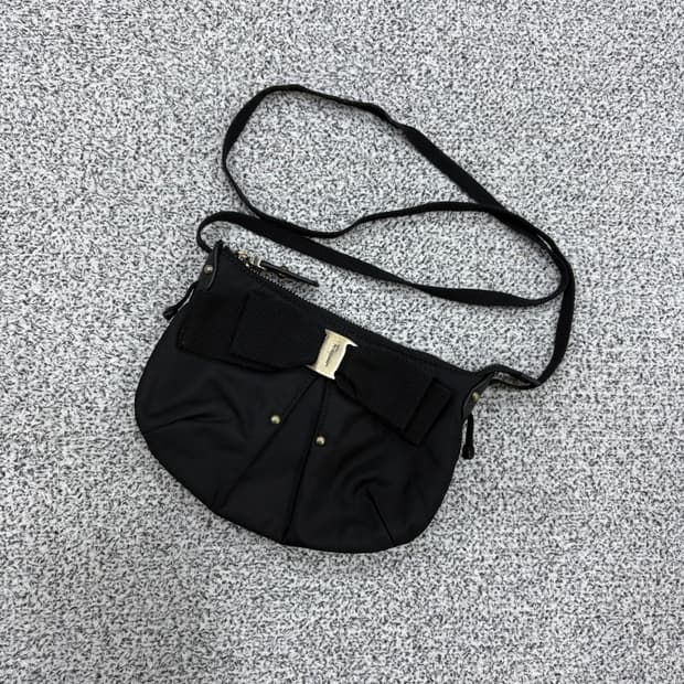 페라가모 바라 리본 숄더백 0414J