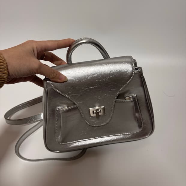 아포아 파오 체인 백팩 실버